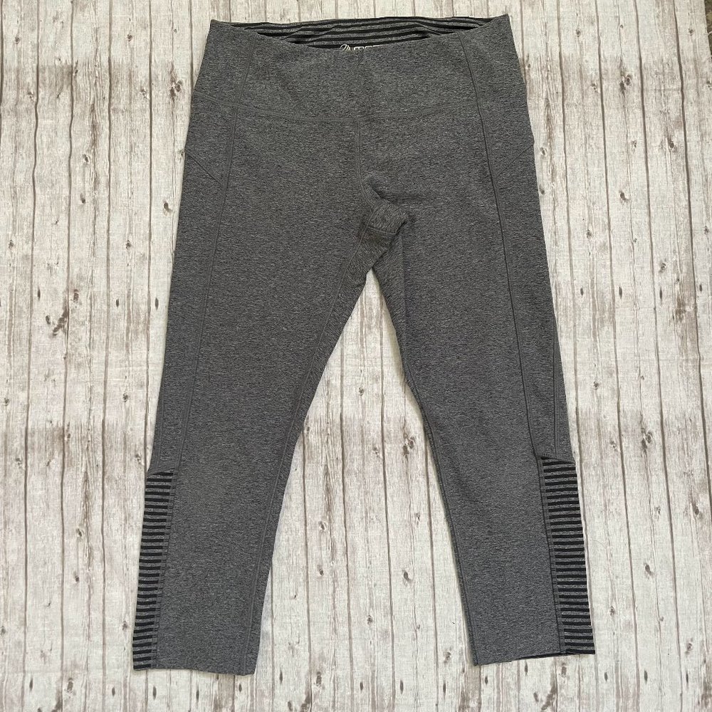 MPG Womens Capri Leggings Size Small S Cropped Yoga Pants Zip Pocket Gray